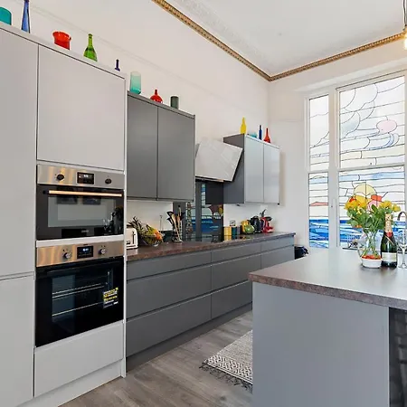 Beach Access, Modern & Spacious 2 Bed Apartment By The Sea, Free Parking, Wifi, Netflix Teignmouth Exterior photo