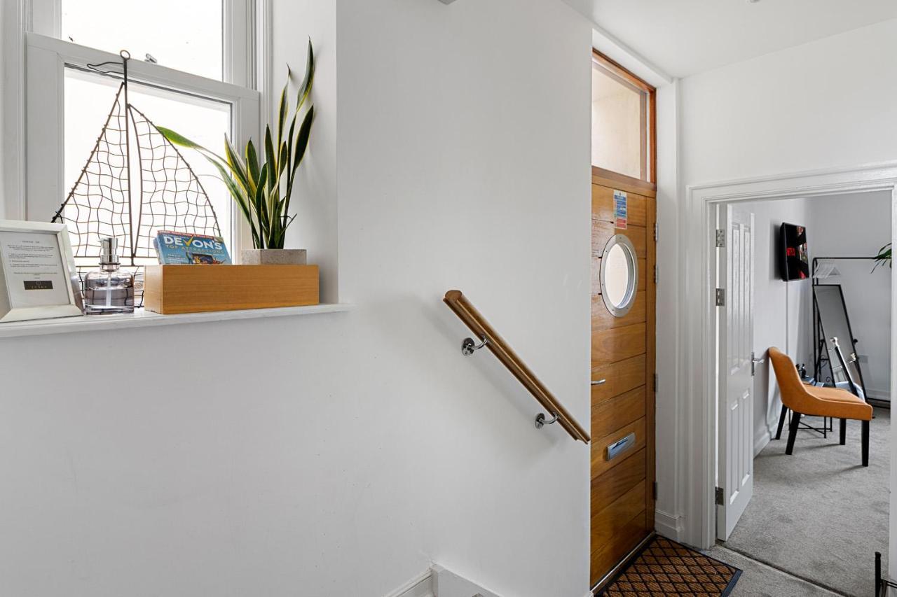 Access, Modern & Spacious 2 Bed By The Sea, Free Parking, Wifi, Netflix