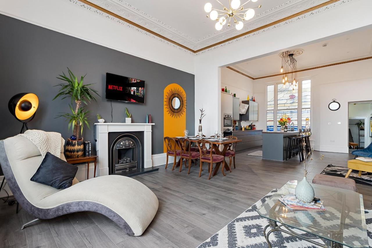 Access, Modern & Spacious 2 Bed By The Sea, Free Parking, Wifi, Netflix