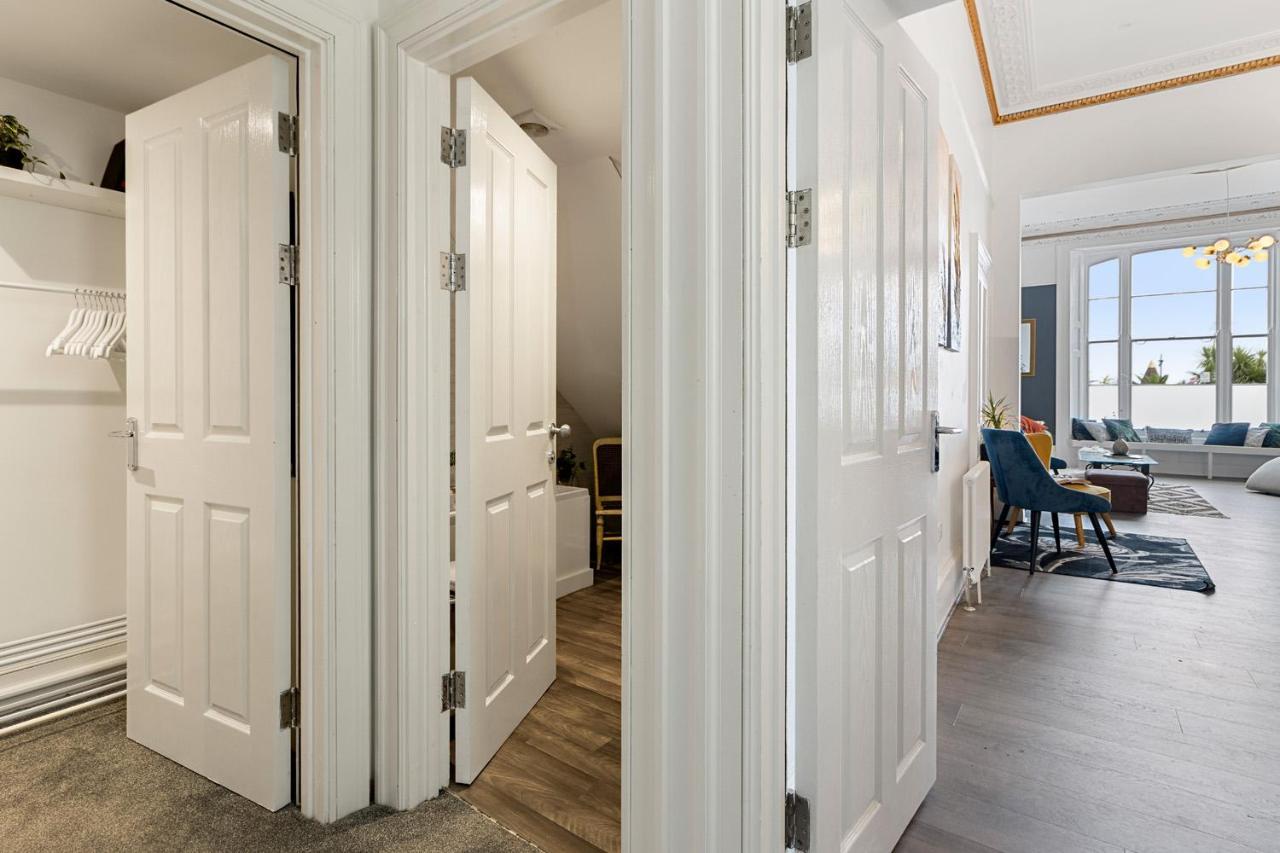 Access, Modern & Spacious 2 Bed By The Sea, Free Parking, Wifi, Netflix Apartment *